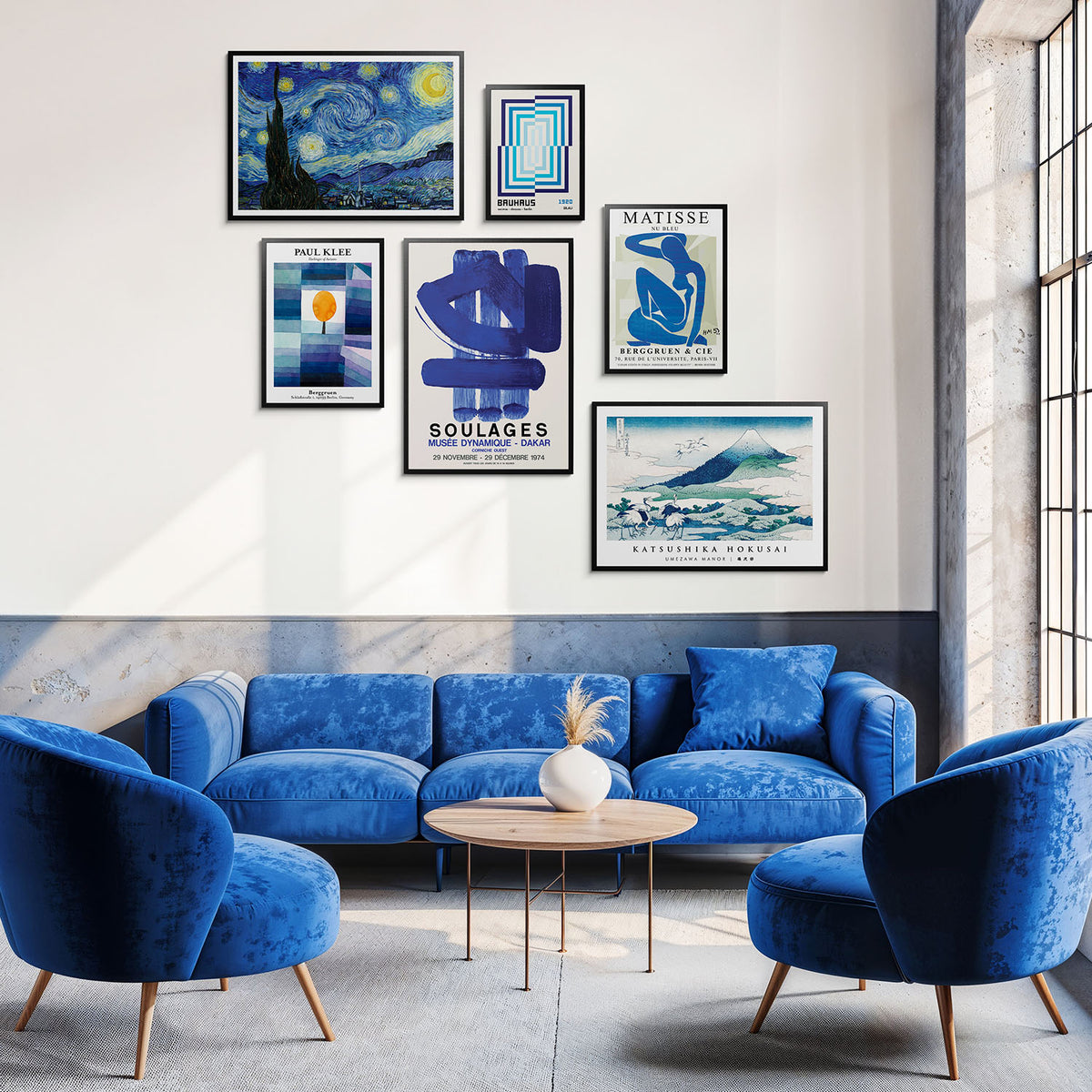 Blå konstgalleri vägg