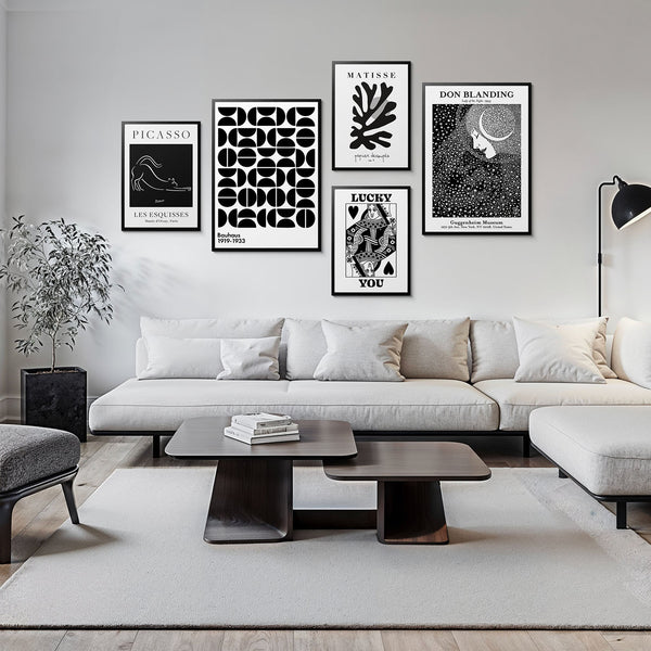Mur de galerie monochrome moderne