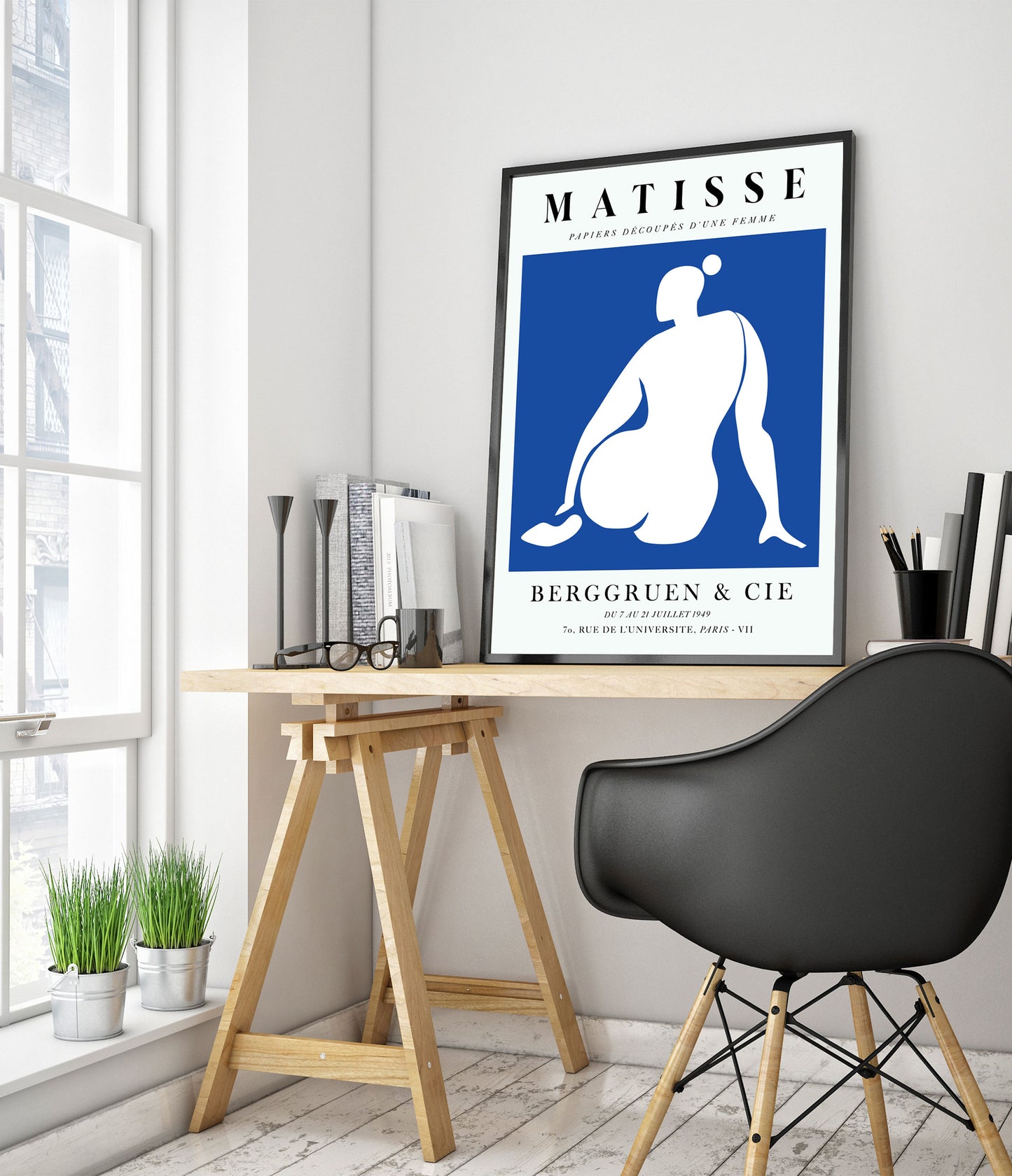 Une Femme Bleue, Le Derrière