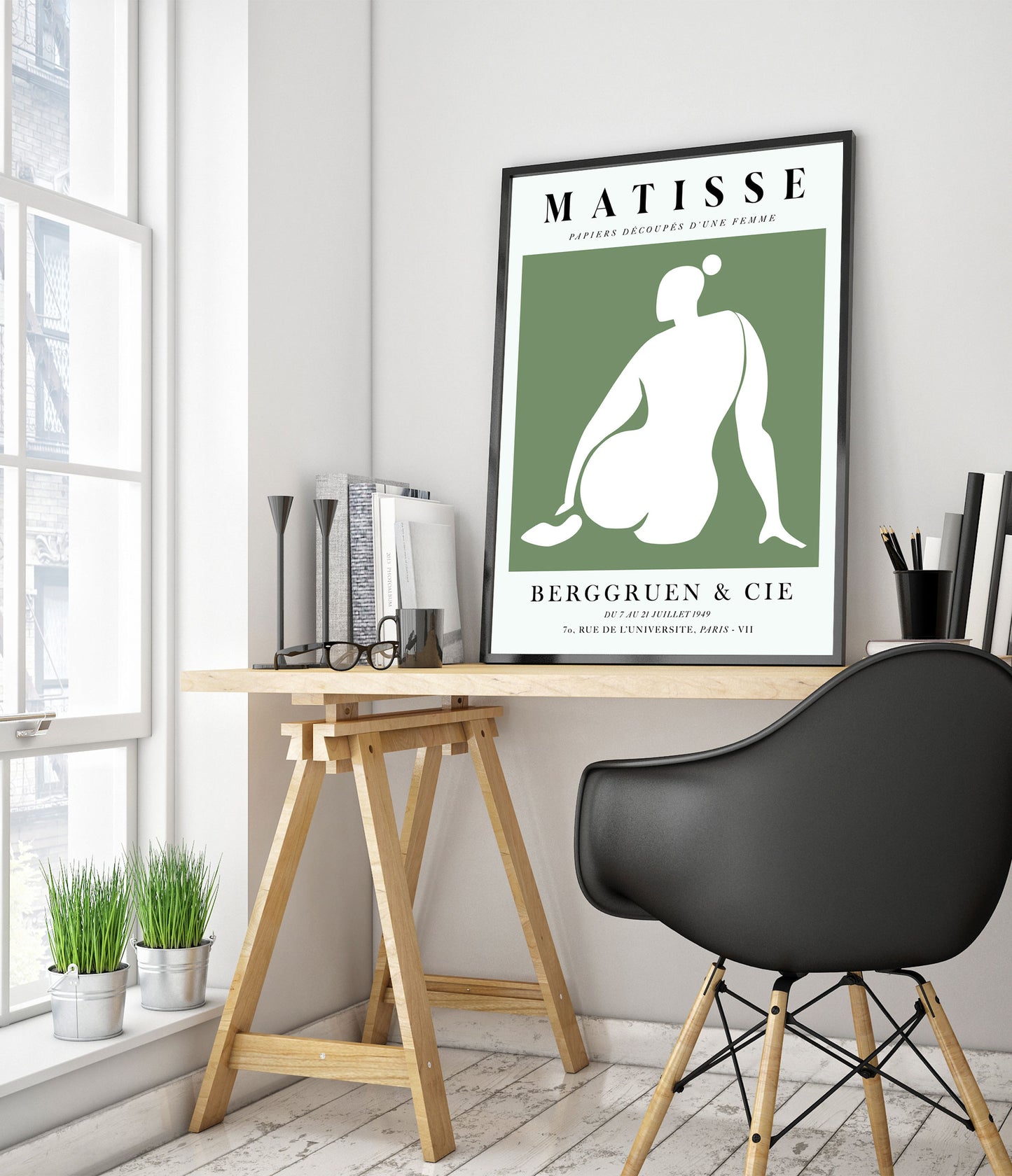 Une Femme Verte, Le Derrière