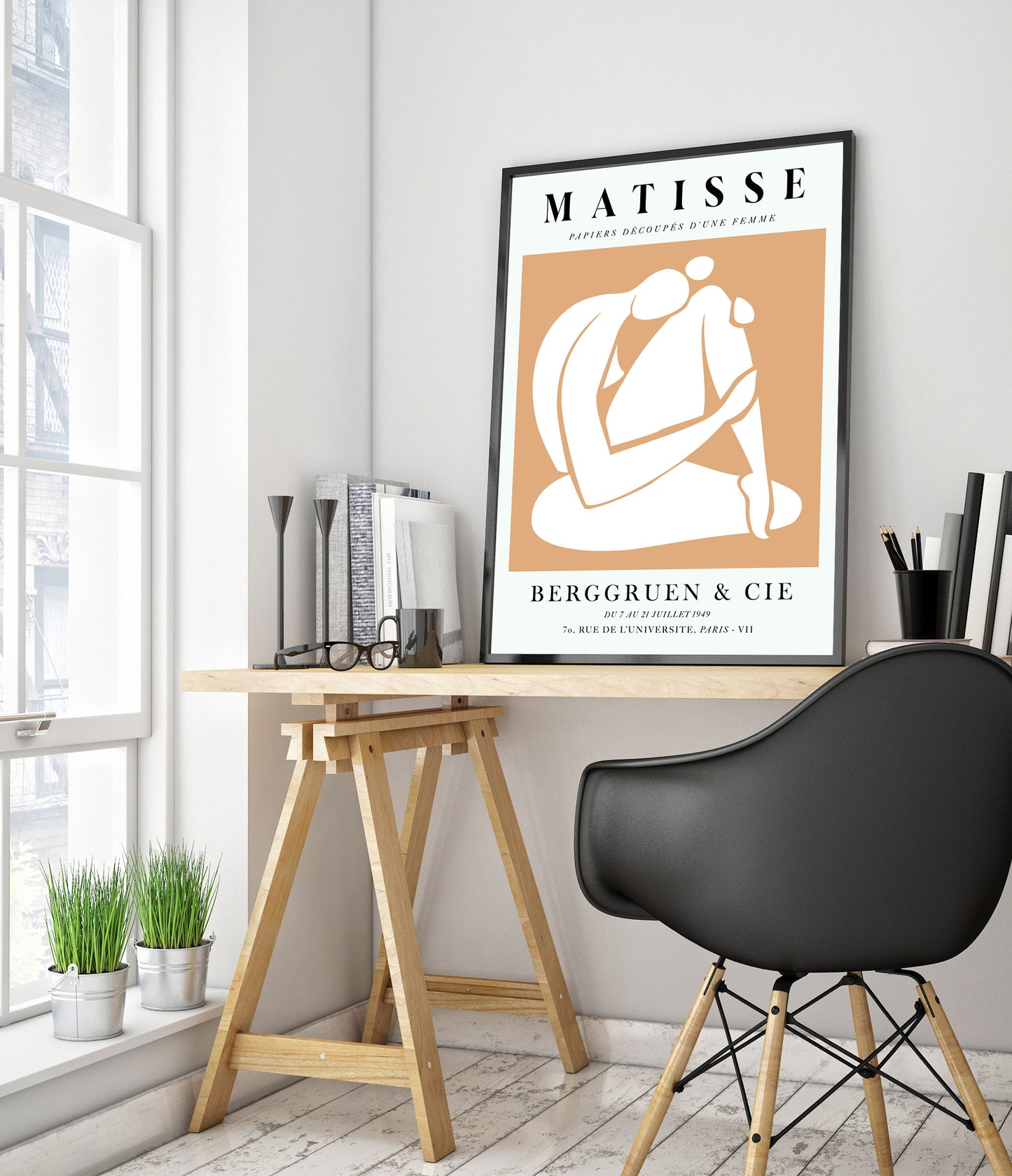 Une Femme Orange, À Genoux