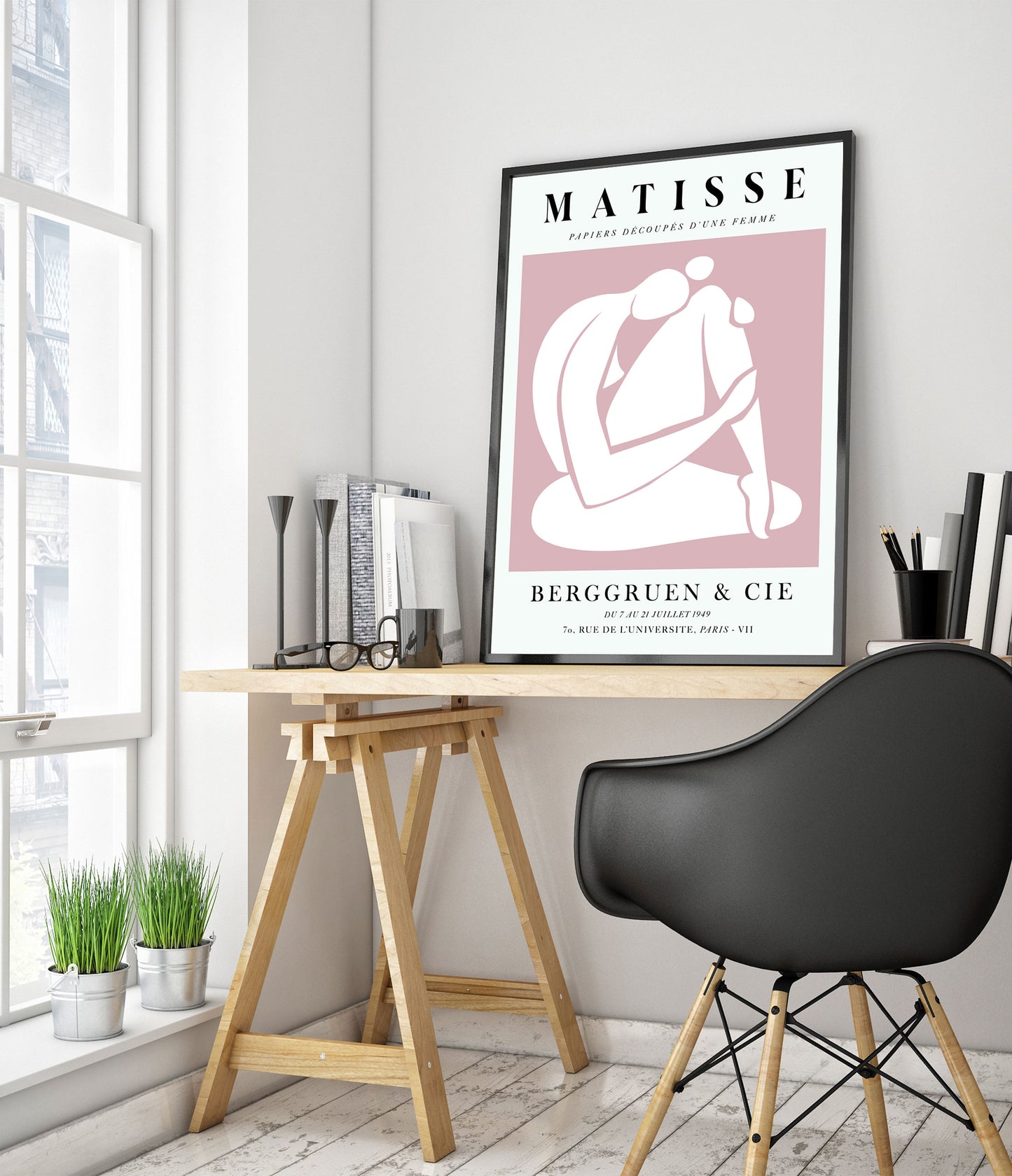 Une Femme Rose, À Genoux