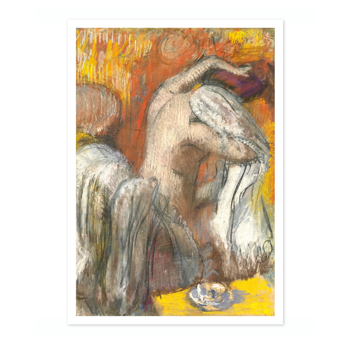 Sitzende Badende trocknet ihren Nacken