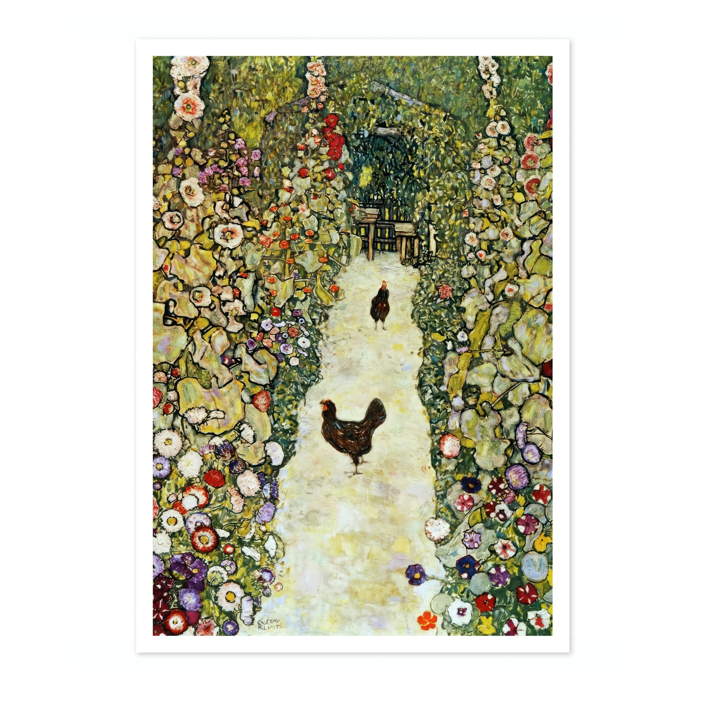 Chemin de jardin avec des poulets