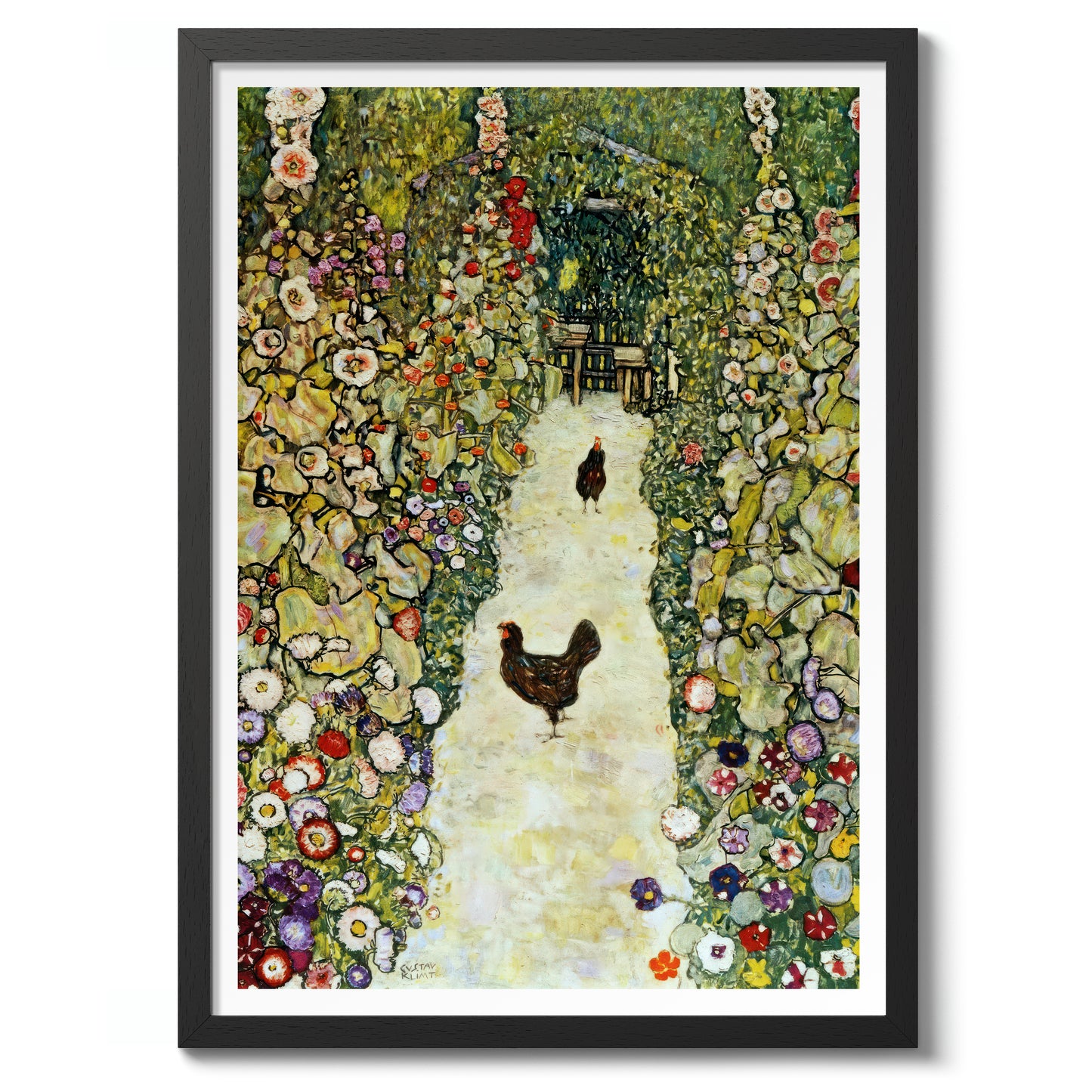 Chemin de jardin avec des poulets