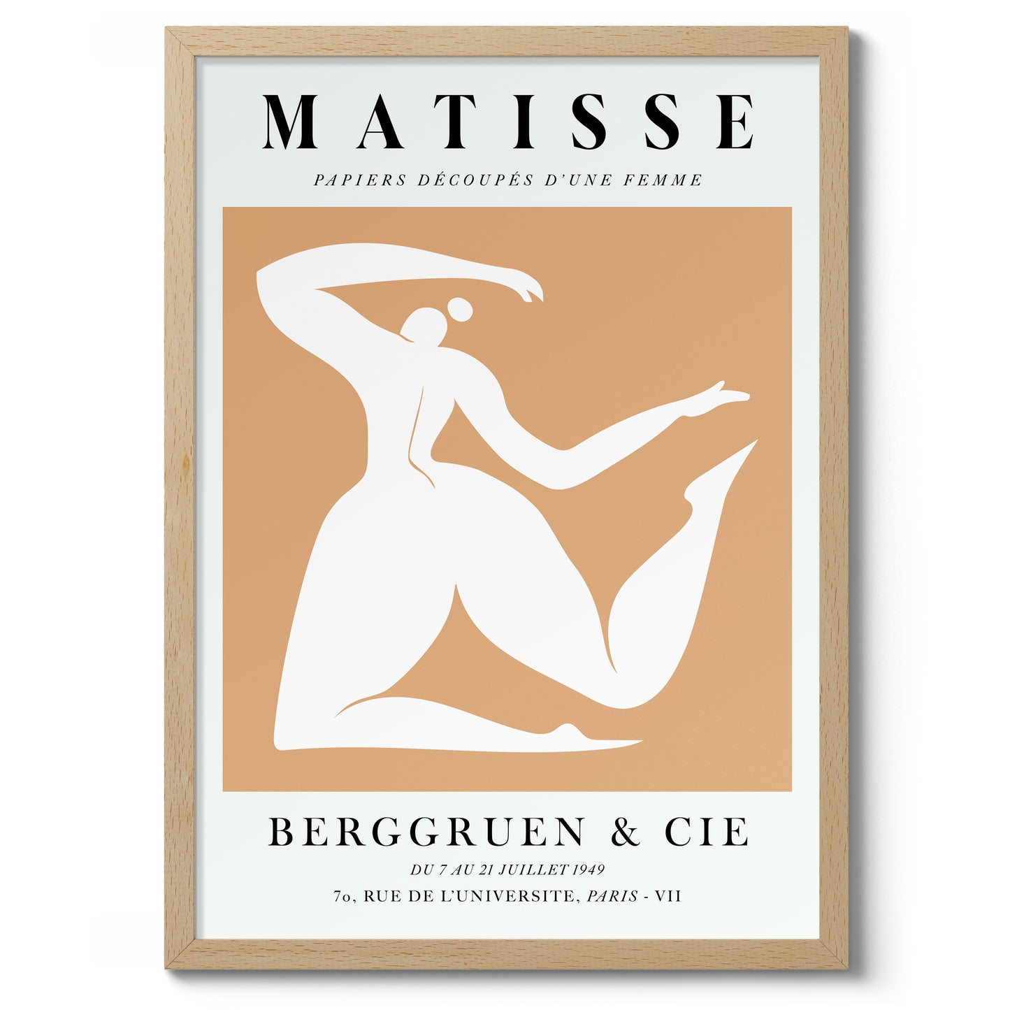 Eine orangefarbene Frau, akrobatisch