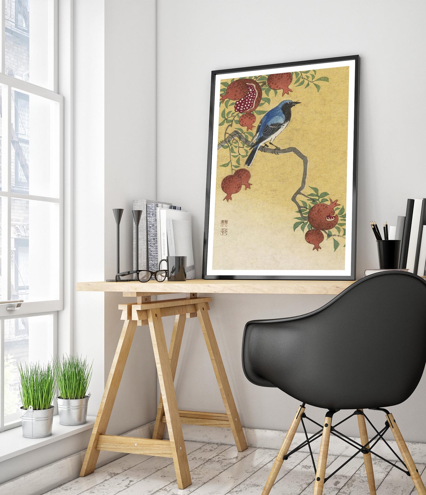 Blå Robin som sitter på ett granatäppelträd