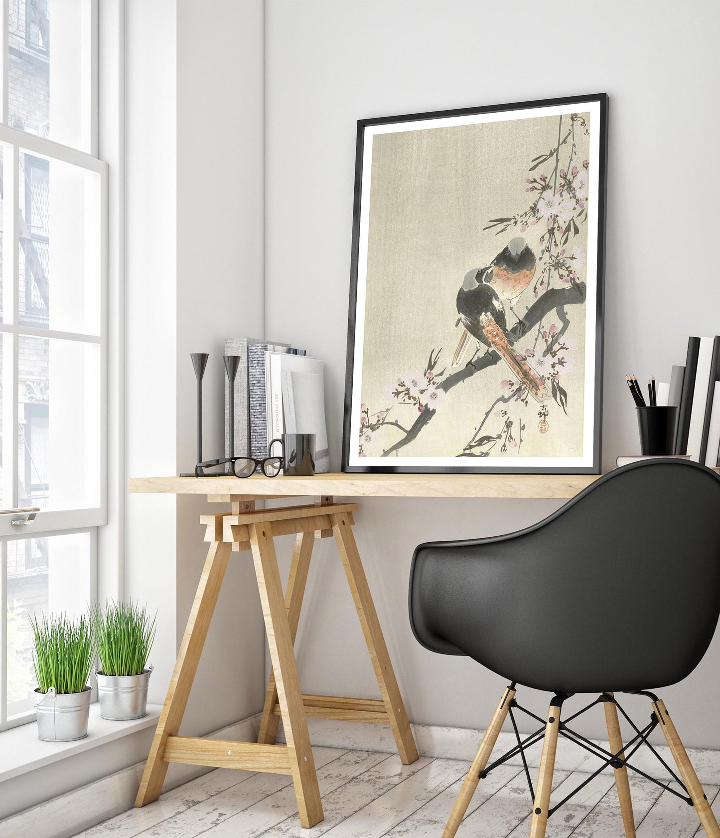 Deux Rougequeues de Siegel avec des fleurs de cerisier